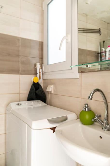 Cute Full Apt W/Backyard In Paleo Faliro Athena Bagian luar foto